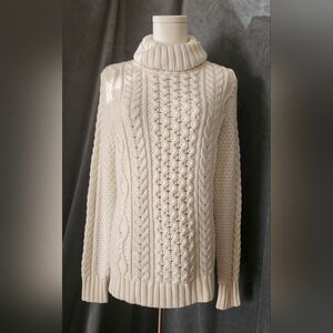 Banana Republic Cream Cable-Knit  Sweater